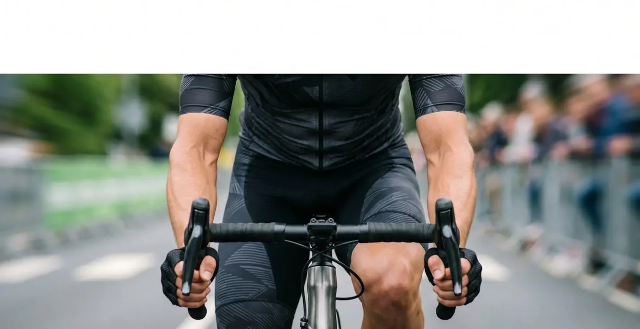 Demonstration der Rumpfstabilität und Core-Spannung beim Radfahren für optimale Kraftübertragung