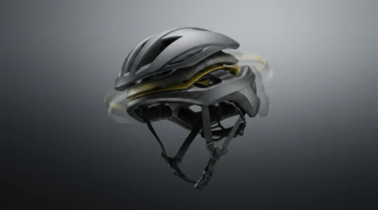 Fahrradhelm mit MIPS-Technologie für Schutz vor Rotationskräften bei schrägen Aufprallen