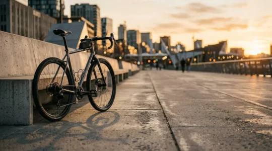 Gravelbike für Pendler und sportliche Fahrten auf urbaner Straße